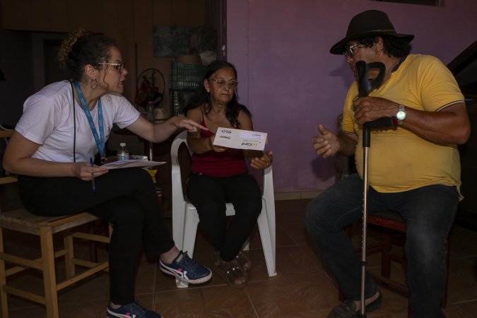 Equipes do Estado percorrem Rio Bonito do Iguaçu para entregar Cartões Reconstrução às famílias
