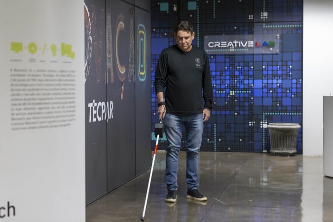 Incubada no Tecpar, empresa desenvolve bengala inteligente para deficientes visuais