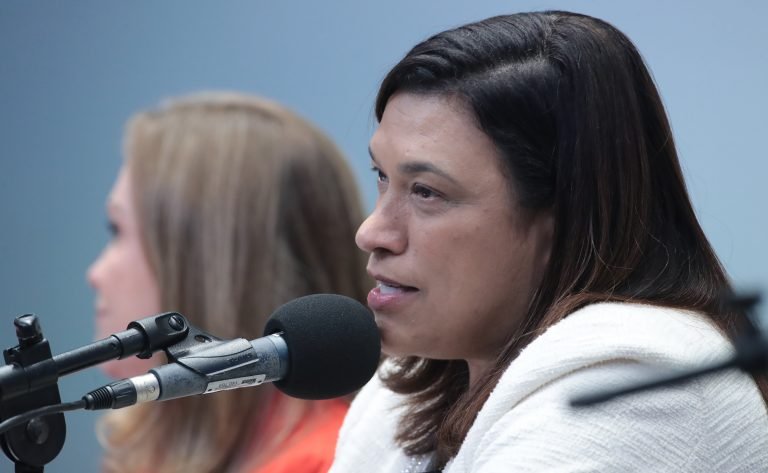 Comissão aprova permissão para escola e faculdade públicas terem Bíblia na biblioteca