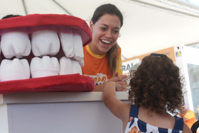 Universidades ampliam presença no Verão Maior Paraná com ações educativas no Litoral