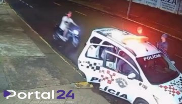 Jovem perde o controle e colide com viatura da Polícia em São Paulo
