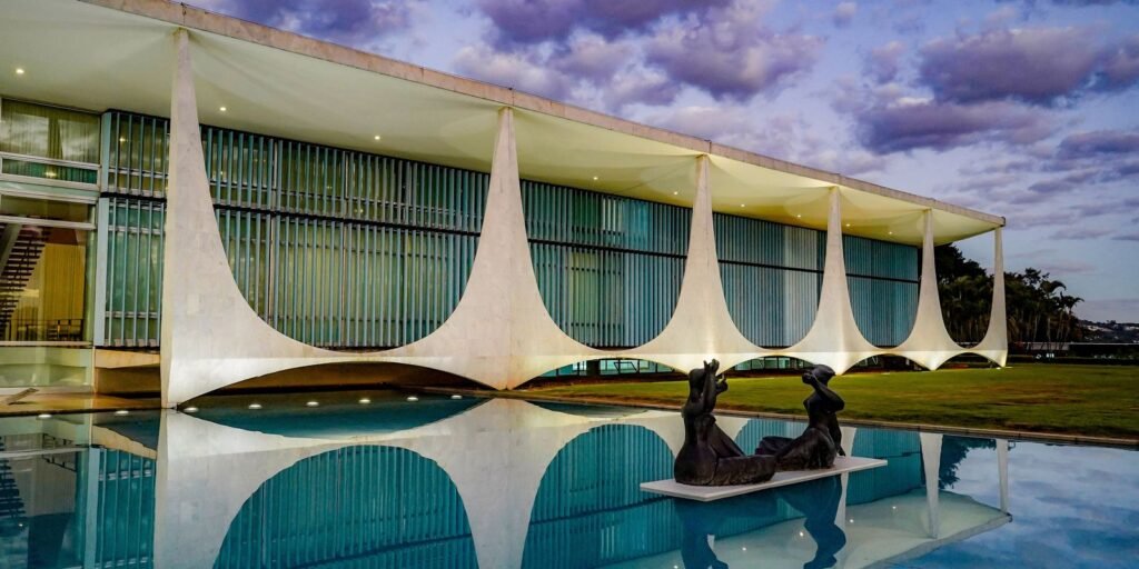 PF acha documentos no Alvorada e pede para interrogar Bolsonaro