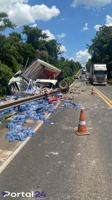 Policiais militares salvam motorista em grave acidente na BR-153, em Santo Antônio da Platina