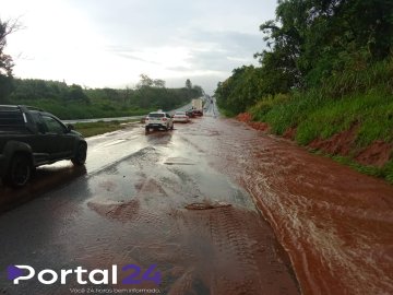 PRF alerta para lama sobre a pista na BR-376 entre Nova Esperança e Paranavaí