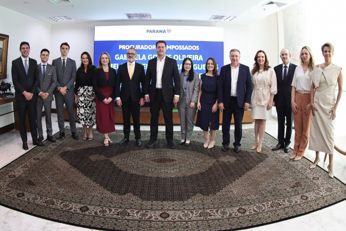 Governador Ratinho Junior empossa quatro novos procuradores do Estado