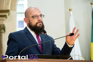 Vereador de Curitiba vota contra a própria emenda após descobrir apoio do PT