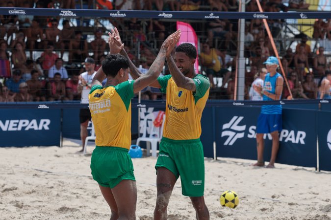 Brasileiros vencem argentinos em desafio internacional de Futevôlei no Verão Maior Paraná