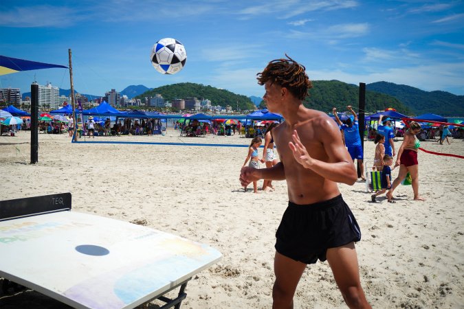 Pontal do Paraná e Guaratuba têm comércios aquecidos no início da temporada de verão