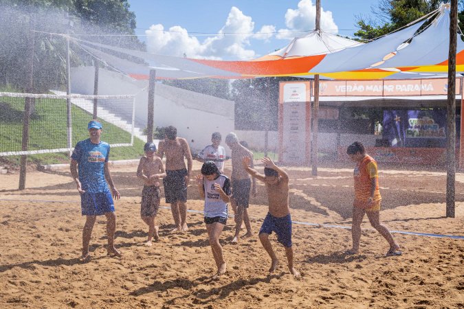 Banho de mangueira e muita brincadeira: arena do Verão Maior Paraná anima Porto Rico