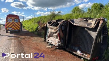 Camionete capota na BR-467 entre Toledo e Cascavel e deixa dois jovens feridos