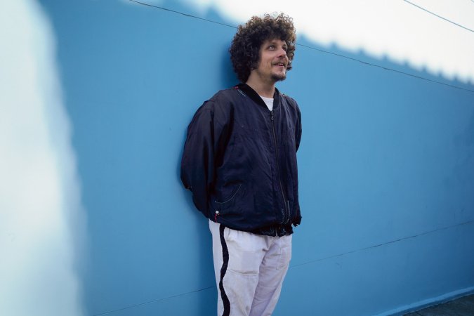 Turnê do novo álbum de Chico Chico chega ao Guairinha no fim de janeiro