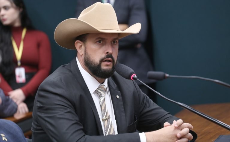 Comissão aprova instalação de painéis que mostrem velocidade medida por radares