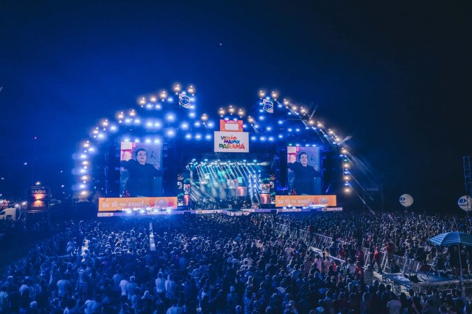 Fábio Jr. celebra o romantismo com show para 114 mil pessoas em Matinhos