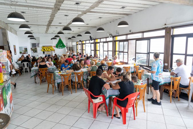 Matinhos teve 100% de ocupação nos hotéis na virada e comércio cresce 30% antes dos shows