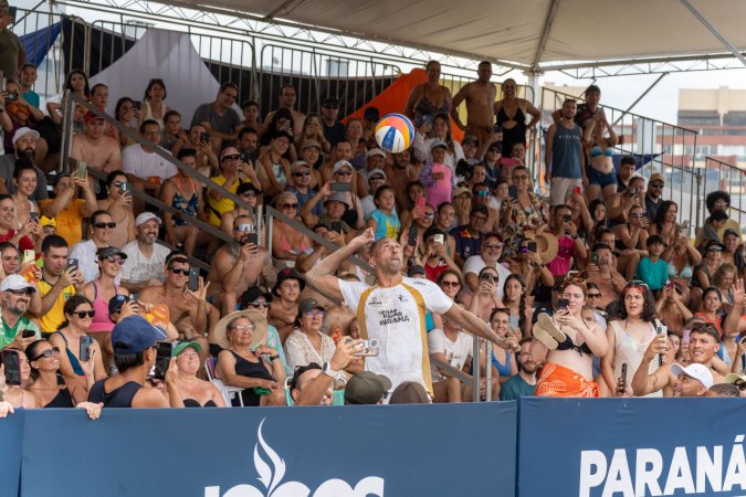 Desafio do Vôlei: campeões olímpicos levantam a torcida na Arena de Caiobá