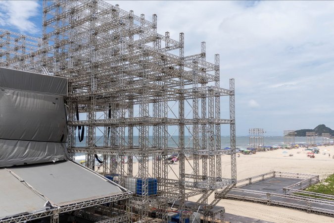 Faltam 9 dias para os shows; palcos estão quase prontos no Litoral