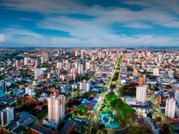 Guto Silva e Gugu Bueno participam de evento na Sociedade Rural nesta terça