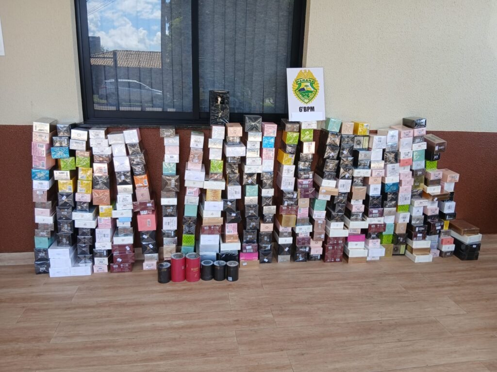 PM apreende Ford Fusion com mais de R$ 15 mil em perfumes contrabandeados na PR-486