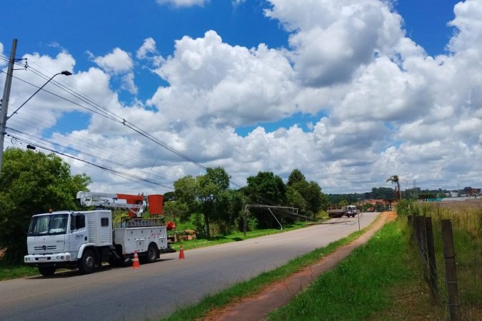 Batidas de veículos geraram 3,6 mil substituições de postes no Paraná em 2025, aponta Copel