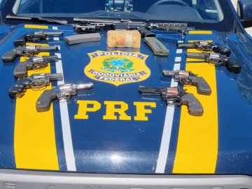 PRF apreende fuzil com mira holográfica e revólveres em Londrina