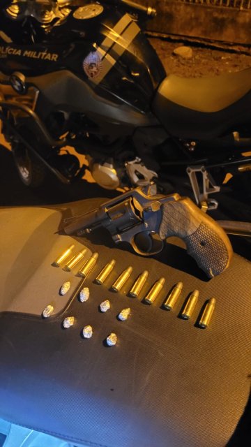 ROCAM prende homem por posse ilegal de arma e tráfico de drogas no São Cristóvão
