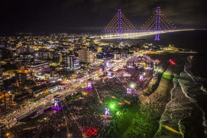 Alok projeta Ponte de Guaratuba com drones no show recorde de público do Verão Maior Paraná