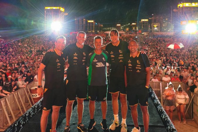 Campeões olímpicos do vôlei são ovacionados em show do Verão Maior Paraná