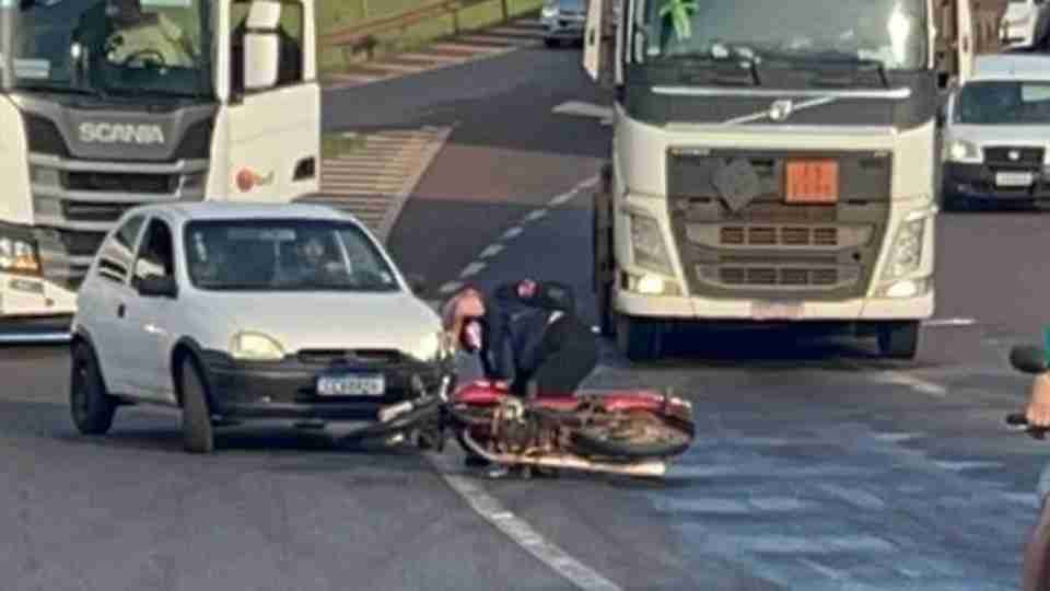 Vazamento de óleo no Trevo Cataratas causa acidentes - catve.com