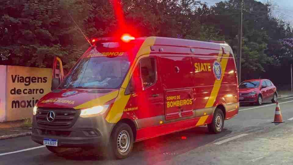 Jovem fica ferido em acidente entre carro e moto na região do Ciro Nardi, em Cascavel - catve.com