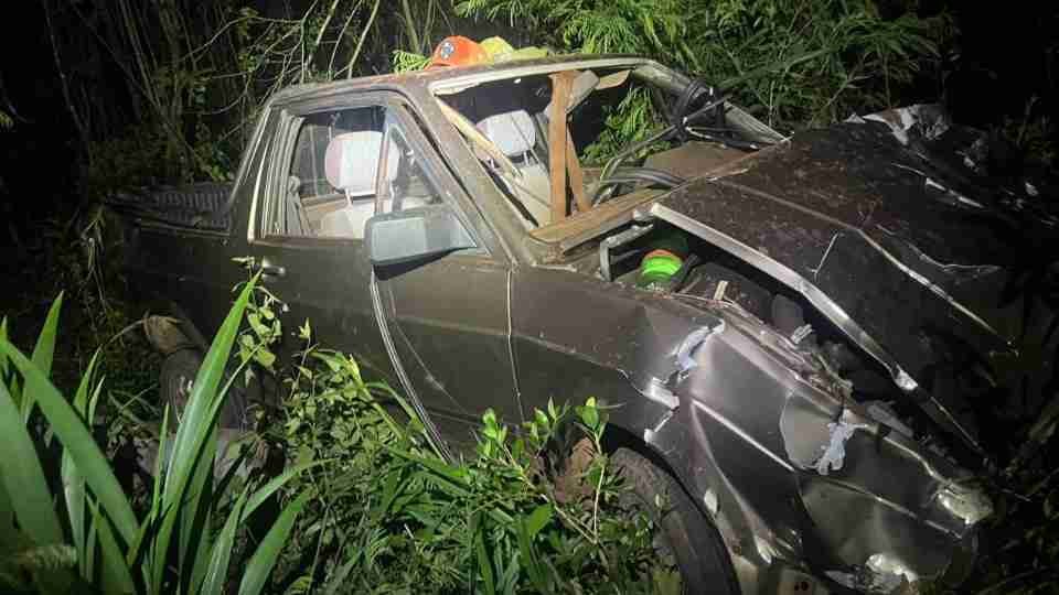 Veículo com alerta de furto se envolve em acidente na PR-486 e motorista foge em Tupãssi - catve.com