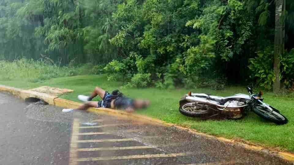 Jovem sofre queda de moto após fugir de abordagem do Pelotão de Choque - catve.com