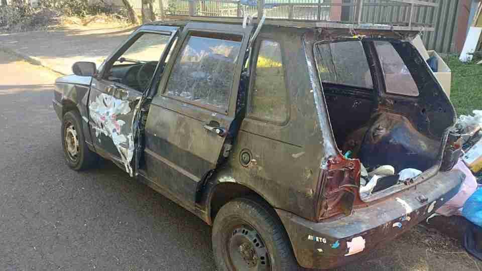 Carro com situação irregular é levado ao pátio do Detran - catve.com