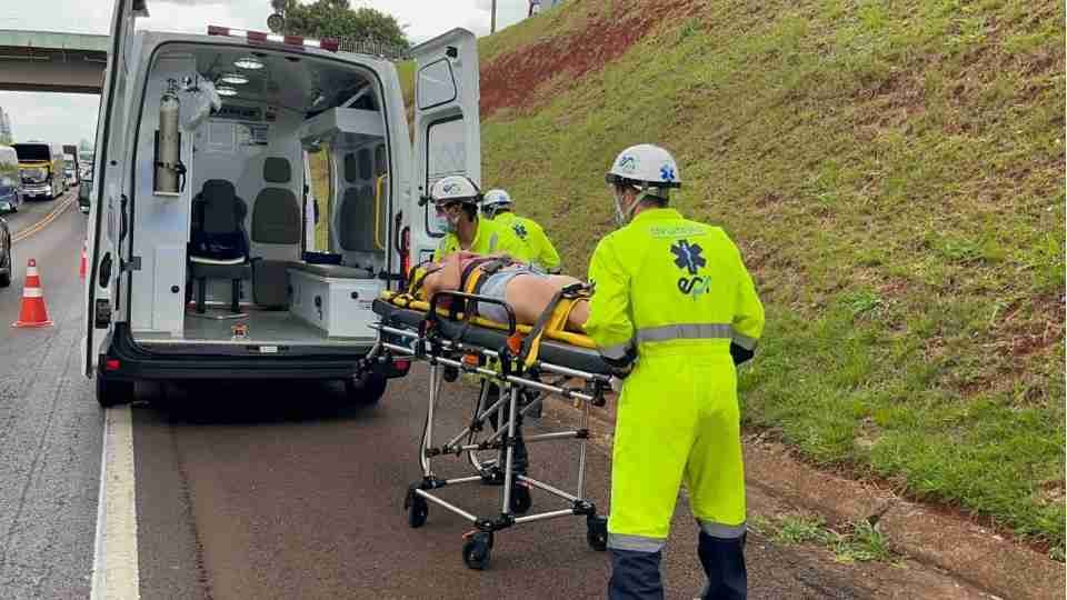 Mulher fica ferida em acidente entre três veículos na BR-277, em Cascavel - catve.com