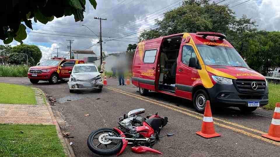 Motociclista de 42 anos fica ferida em acidente no bairro Pioneiros Catarinenses - catve.com