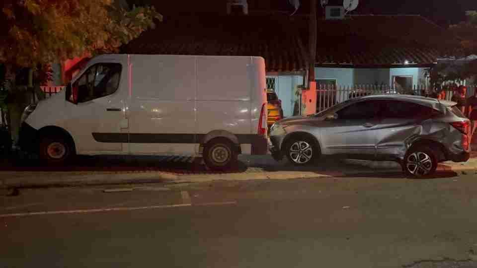 Batida em sequência entre carros estacionados deixa homem ferido no Parque Verde - catve.com