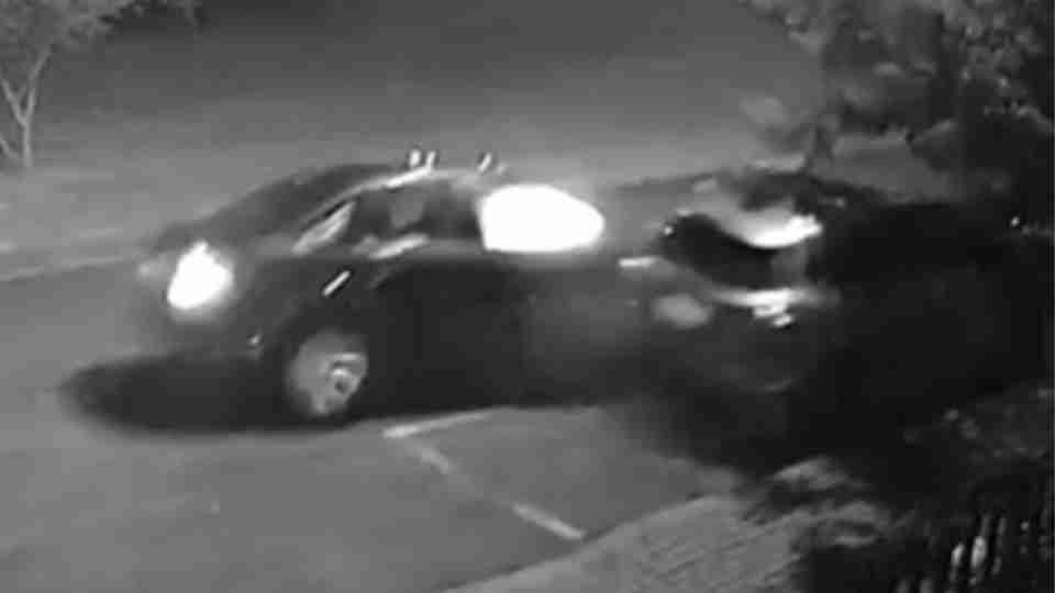 Que pancada! Forte batida em carro estacionado é flagrada em Cascavel - catve.com