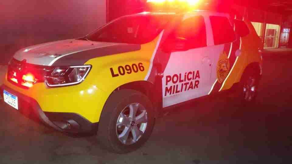 Após tapa na esposa, homem incendeia sofá e tenta invadir quarto das filhas com faca na mão - catve.com