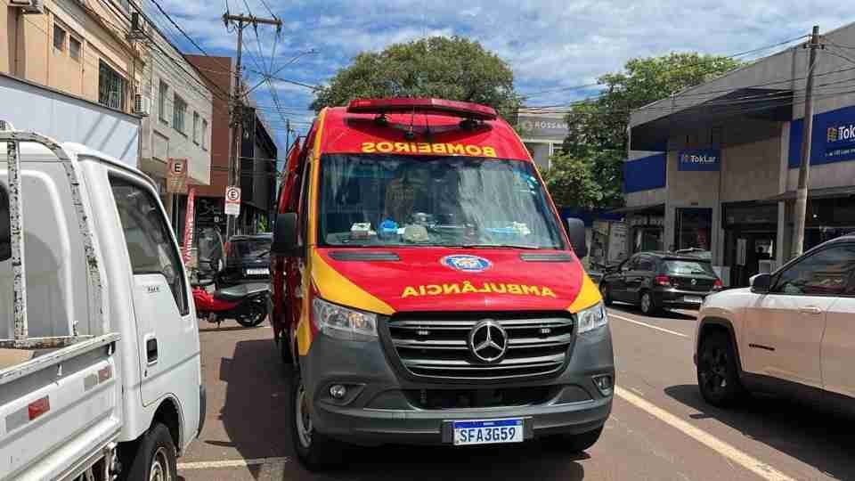 Acidente entre carro e moto deixa motociclista ferido no Centro - catve.com