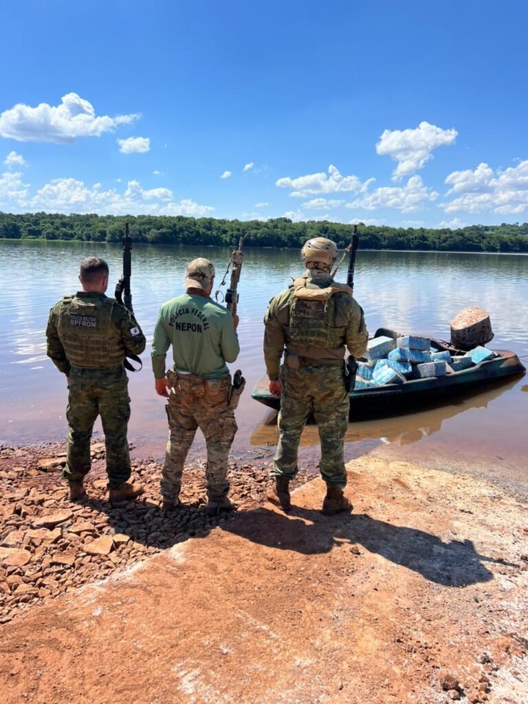 Ação conjunta apreende mais de uma tonelada de maconha no Rio Paraná em Mercedes