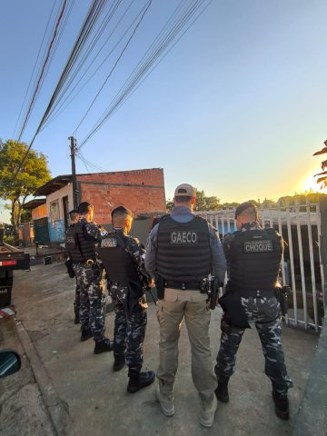 Gaeco e Choque cumprem mandados no Santa Cruz