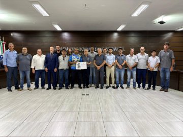 Madril e Dilceu Sperafico homenageiam forças de segurança em Cascavel