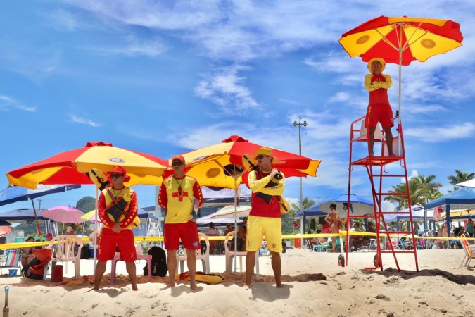 Corpo de Bombeiros mantém postos de guarda-vidas ativos no Litoral até maio