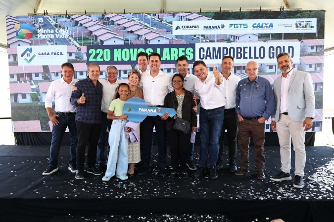 Governador entrega 220 casas em Ponta Grossa com investimento do Casa Fácil