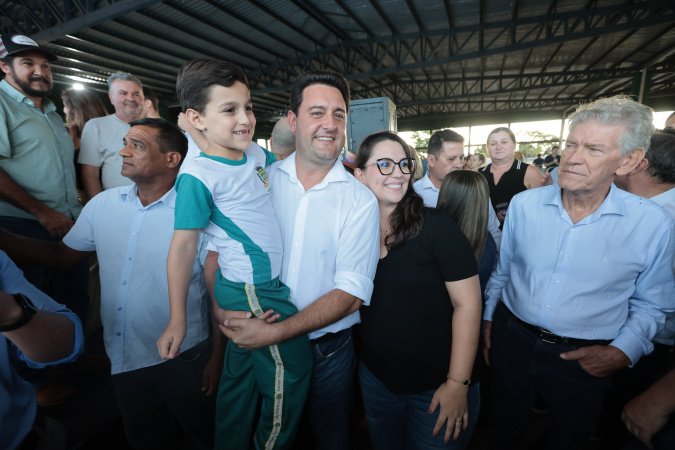 Campo Mourão: Estado entrega kits educacionais para escolas e cidade ganhará novo colégio