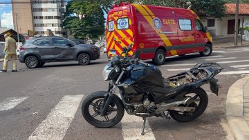 Motociclista fica ferida em acidente no centro de Cascavel