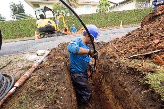 Com uso do "tatuzinho", Sanepar evita abertura de buracos nas ruas para consertos