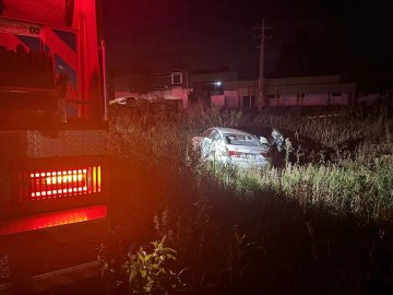 Acidente entre Audi e carreta mobiliza equipes na PR-182 em Ampére