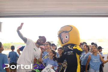 Alunos da rede municipal visitam autódromo e conhecem bastidores da Stock Car em Cascavel