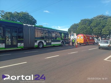 Colisão entre carro e ônibus é registrada no centro de Cascavel