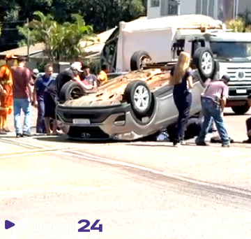 Creta capota após colisão com HB20 em Cascavel